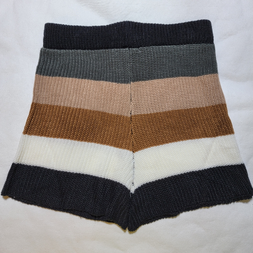 She+Sky Stripe Multicolor Knit Shorts. - Picture 2 of 3